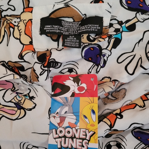 Looney Tunes All over Print Casual Dress Rayon Button Down Shirt size S NWT - Picture 3 of 7